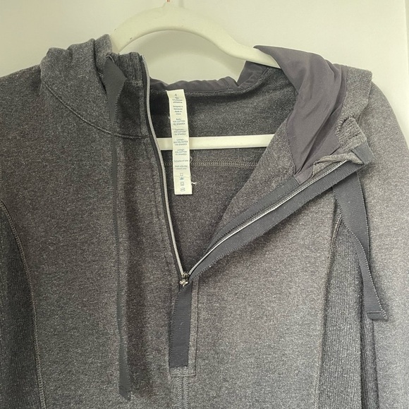Lululemon pullover with Zip Front Size 4 - Picture 3 of 7
